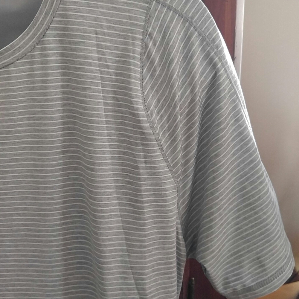 NEW/Mens/Running Shirt - Picture 3 of 13